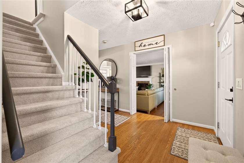 Welcome to 139 Scotch Pine Drive! This stunning 4-bedroom, 2 - photo 5