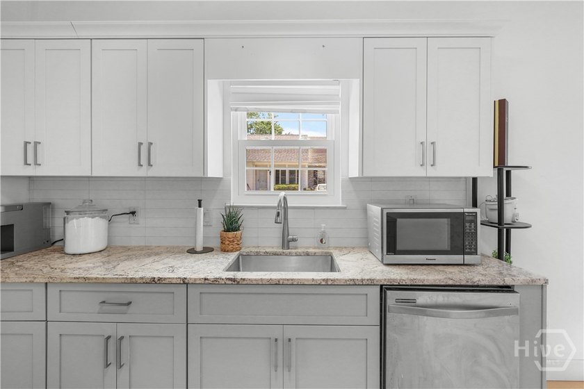 Welcome home to this beautifully remodeled 2-bedroom, 2-bathroom - photo 11