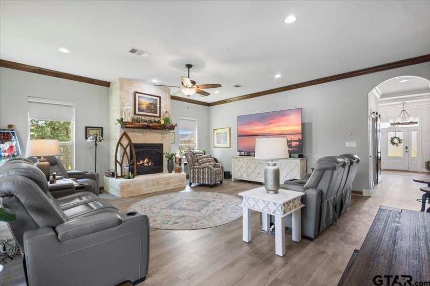 Experience the perfect blend of luxury, comfort, and - photo 12