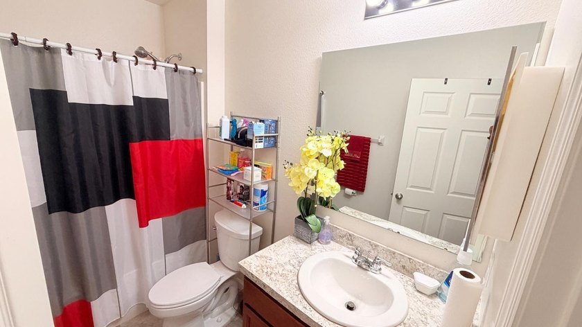 Welcome to this very well kept four-bedroom, two-bathroom - photo 14