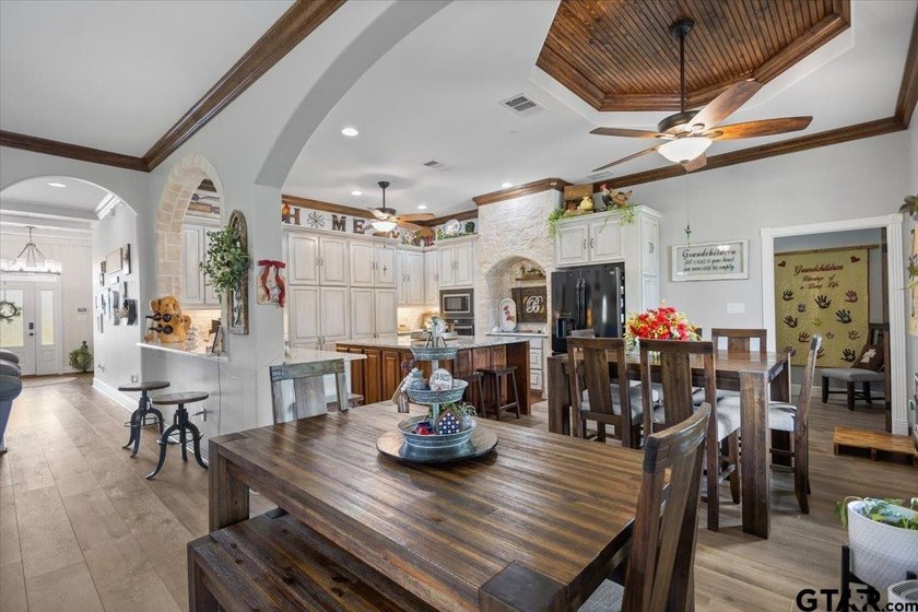 Experience the perfect blend of luxury, comfort, and - photo 15