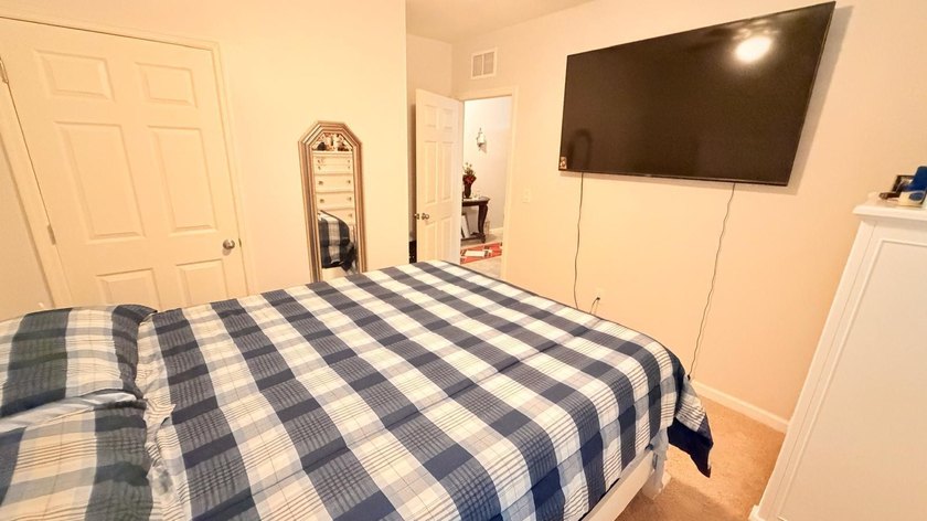 Welcome to this very well kept four-bedroom, two-bathroom - photo 17