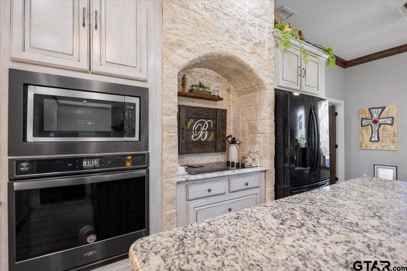 Experience the perfect blend of luxury, comfort, and - photo 19