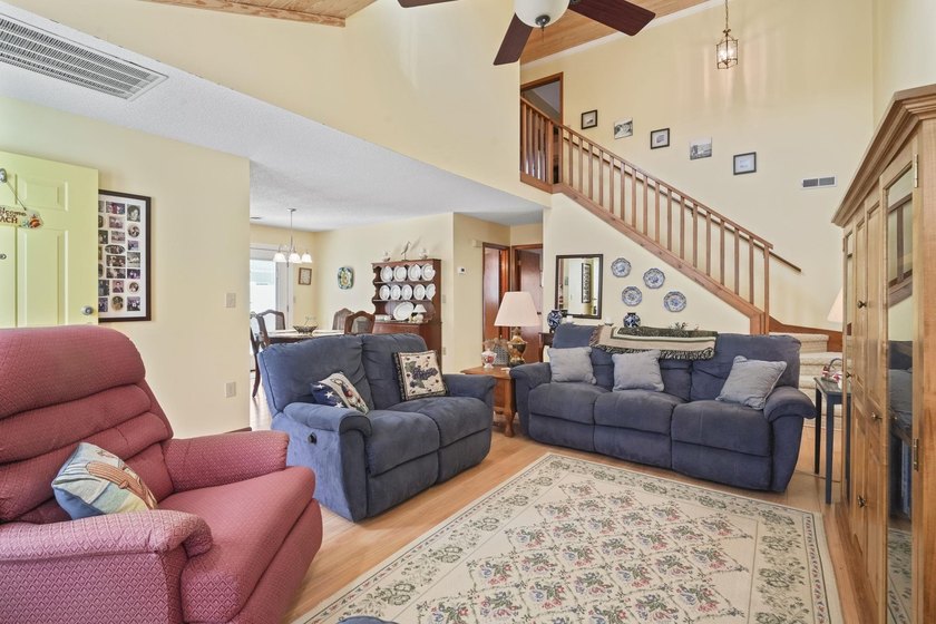 This is a beautifully maintained and updated 3 bed 2 bath home - photo 22