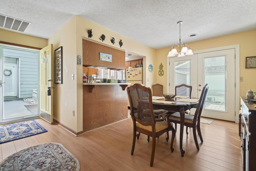 This is a beautifully maintained and updated 3 bed 2 bath home - photo 23