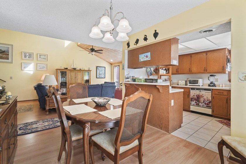 This is a beautifully maintained and updated 3 bed 2 bath home - photo 24