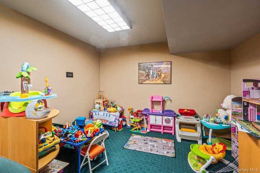 Welcome to your next home at Lakeside Towers! This spacious - photo 24