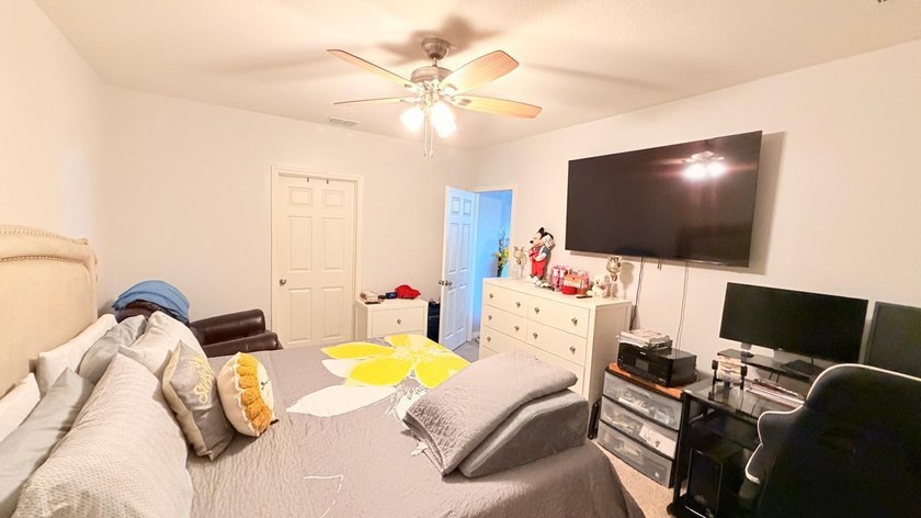 Welcome to this very well kept four-bedroom, two-bathroom - photo 25