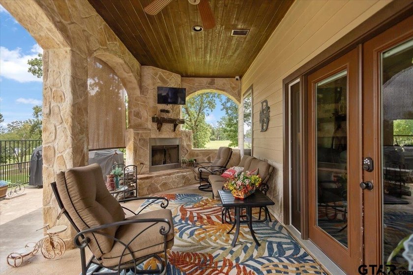 Experience the perfect blend of luxury, comfort, and - photo 29