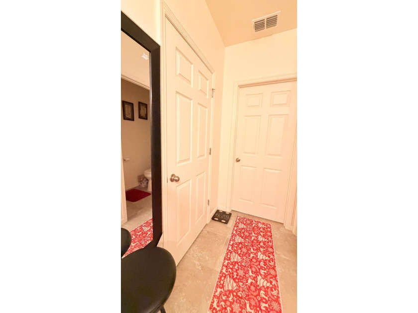 Welcome to this very well kept four-bedroom, two-bathroom - photo 30