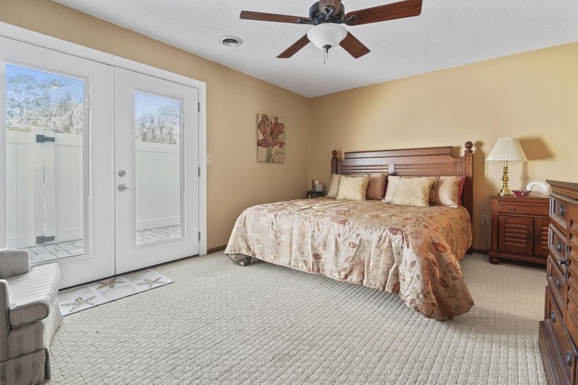 This is a beautifully maintained and updated 3 bed 2 bath home - photo 31