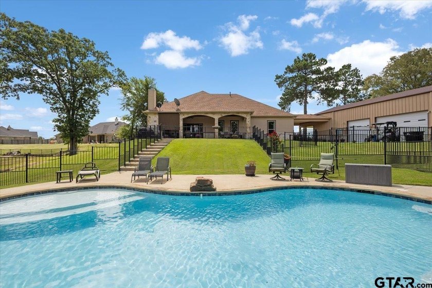 Experience the perfect blend of luxury, comfort, and - photo 32