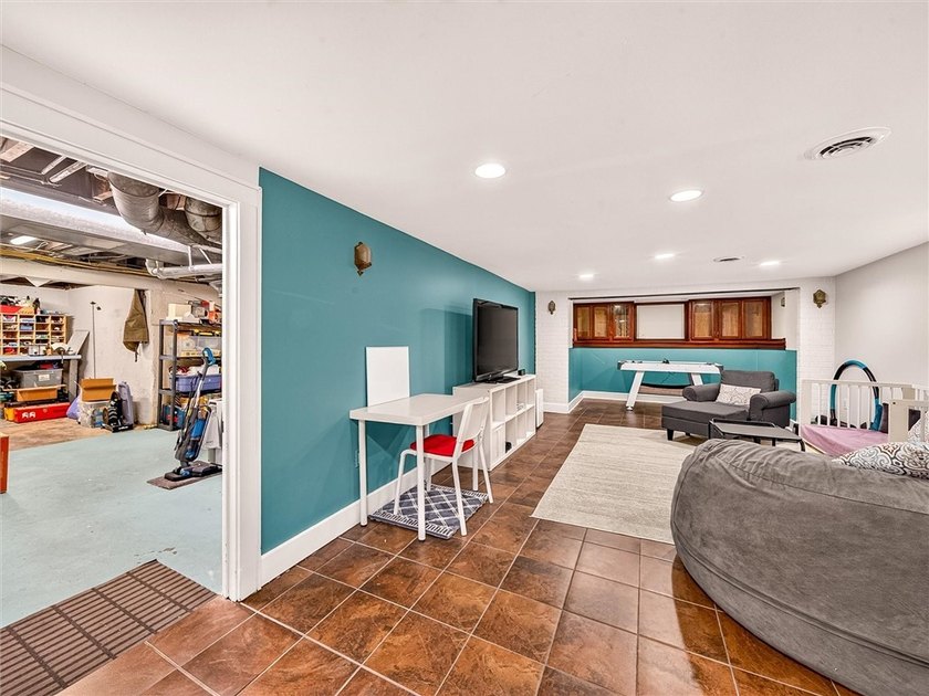 Wonderful Place to Call Home! Just Unpack &amp; Enjoy! Stunning - photo 36