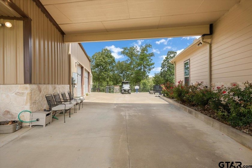 Experience the perfect blend of luxury, comfort, and - photo 36