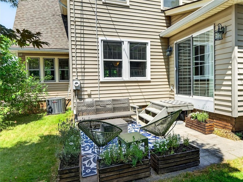 Wonderful Place to Call Home! Just Unpack &amp; Enjoy! Stunning - photo 38