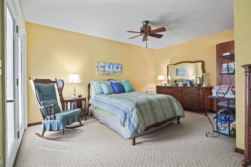 This is a beautifully maintained and updated 3 bed 2 bath home - photo 38