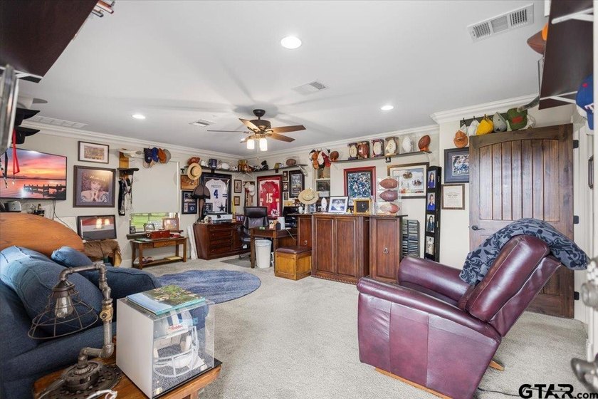 Experience the perfect blend of luxury, comfort, and - photo 38