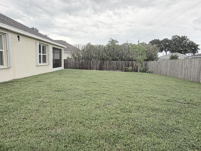 Welcome to this very well kept four-bedroom, two-bathroom - photo 40