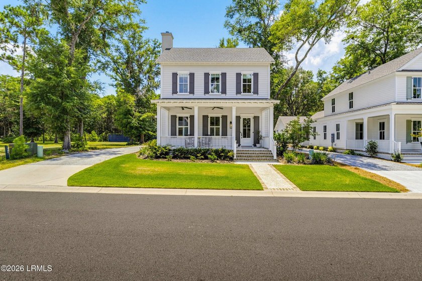 Built in 2021 by Artisan Custom Homes, this beautiful 3-bedroom - photo 2