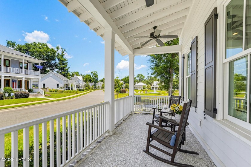 Built in 2021 by Artisan Custom Homes, this beautiful 3-bedroom - photo 7