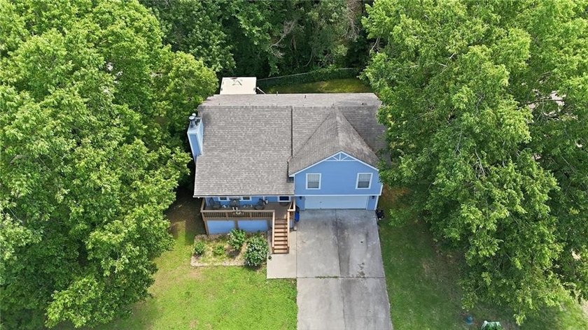 Welcome home to this beautifully maintained front to back split - photo 50