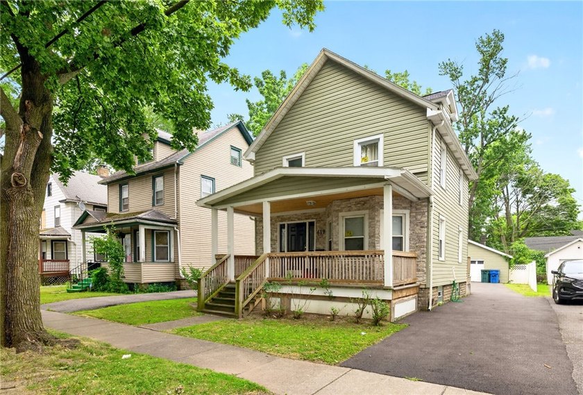 Prepare to be impressed by this spacious 3-bedroom, 2 full bath - photo 2