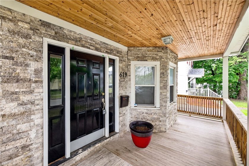 Prepare to be impressed by this spacious 3-bedroom, 2 full bath - photo 3