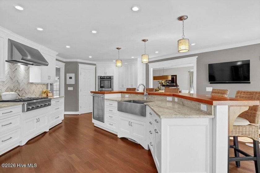This coastal-designed 4 BR, 3.5 bath residence is a perfect home - photo 12