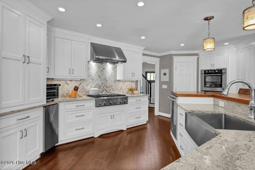 This coastal-designed 4 BR, 3.5 bath residence is a perfect home - photo 13