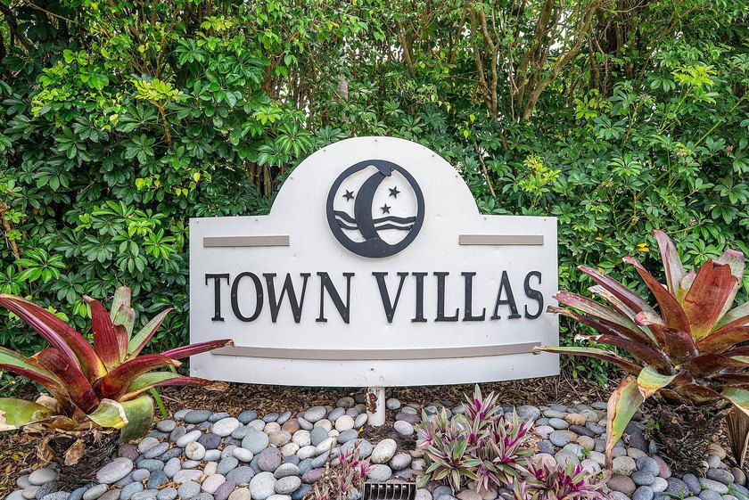 Tucked away as a private end-unit in desirable Town Villas, this - photo 31