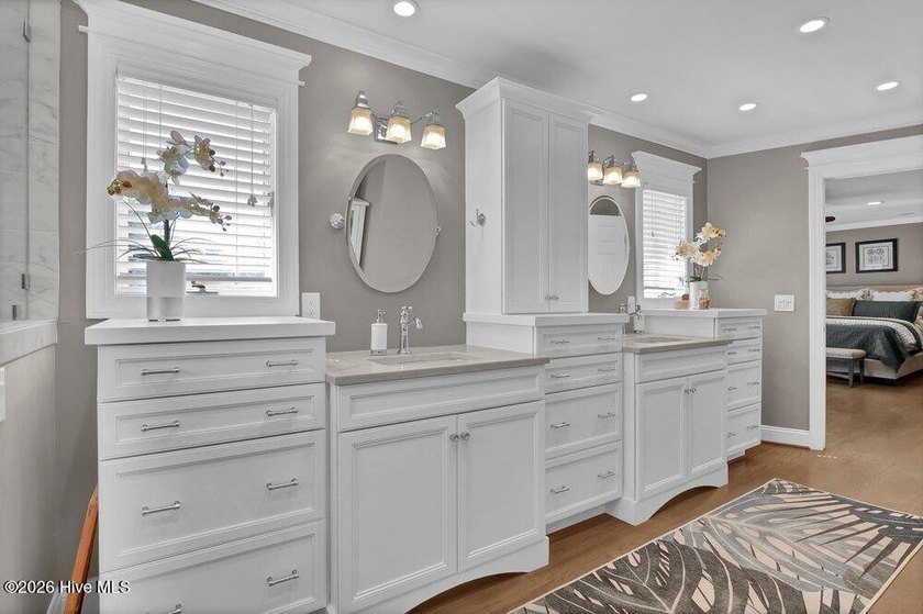 This coastal-designed 4 BR, 3.5 bath residence is a perfect home - photo 34