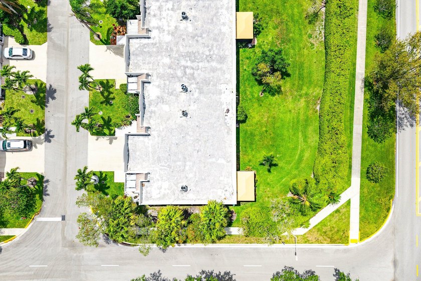 Tucked away as a private end-unit in desirable Town Villas, this - photo 37