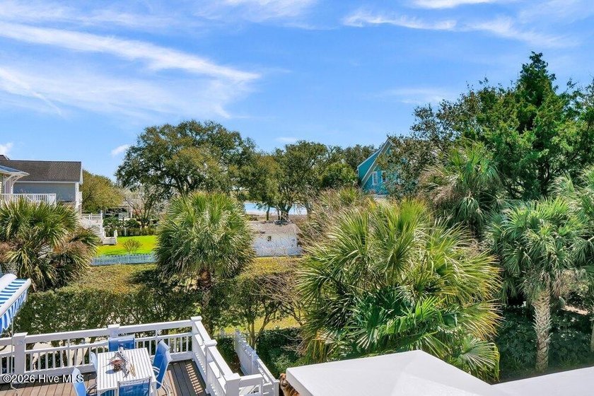 This coastal-designed 4 BR, 3.5 bath residence is a perfect home - photo 39