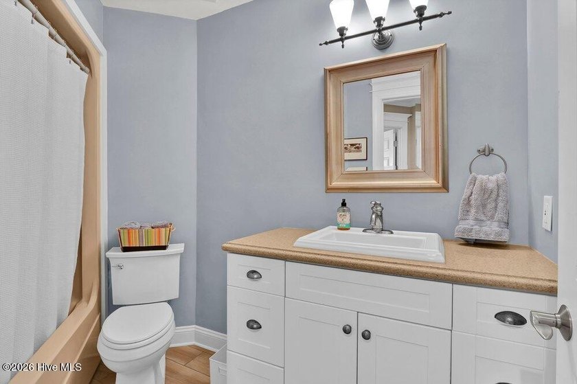 This coastal-designed 4 BR, 3.5 bath residence is a perfect home - photo 46