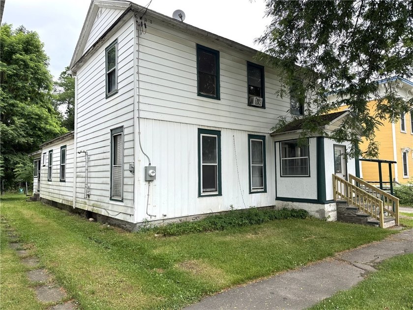 Calling all investors! Ripe for flipping. ----- Solid home with - photo 3