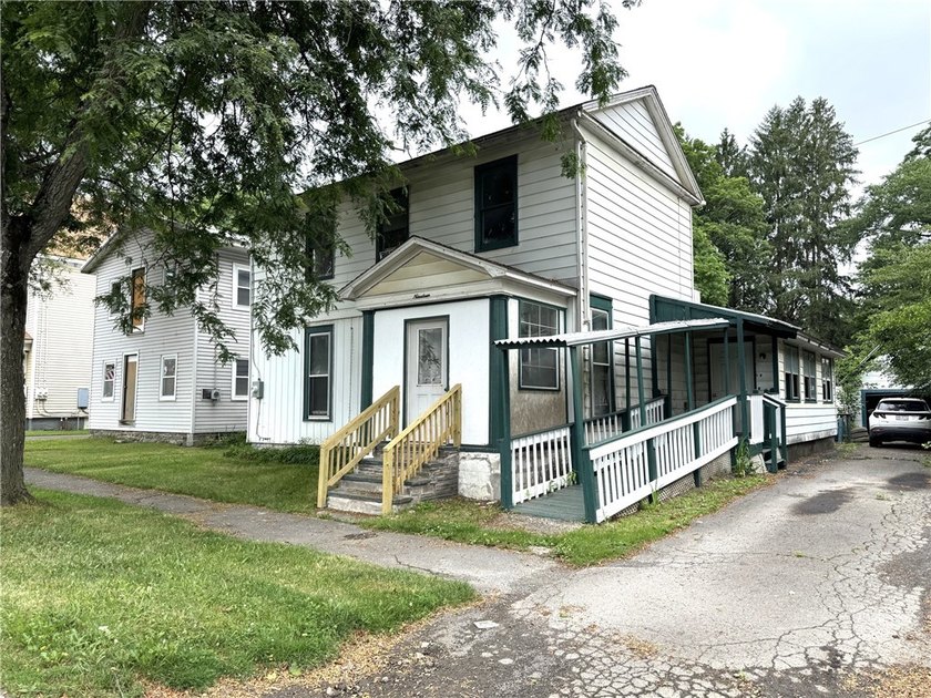 Calling all investors! Ripe for flipping. ----- Solid home with - photo 4