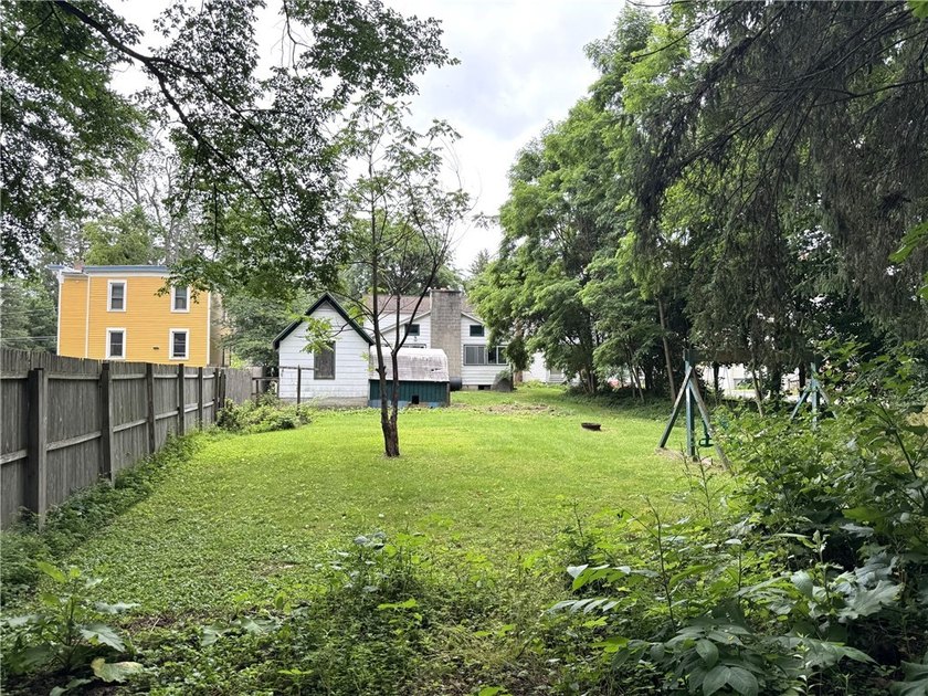 Calling all investors! Ripe for flipping. ----- Solid home with - photo 7