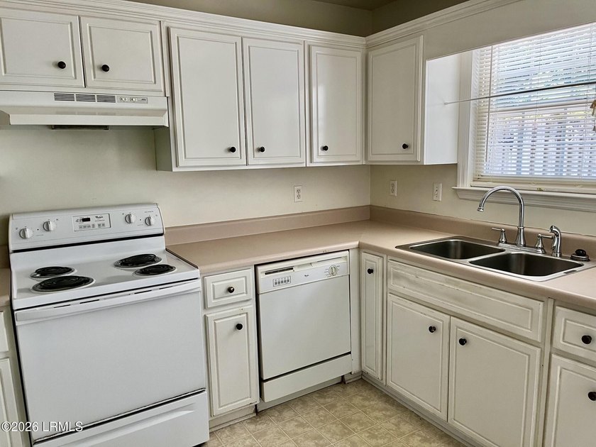 THIS IS ONE SWEET PROPERTY IN A TOP NOTCH LOCATION. PERFECT AS A - photo 5