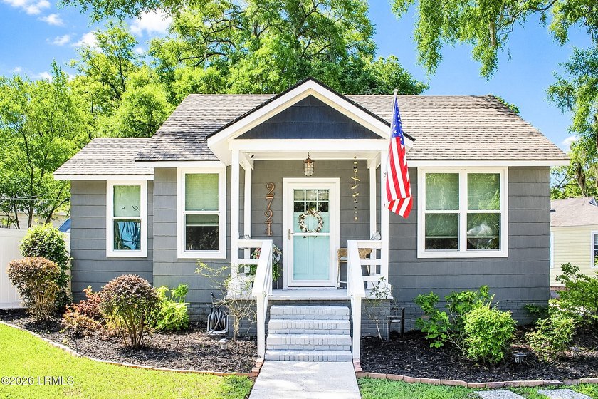 Downtown Beaufort Charm Meets Modern Luxury. Step into a - photo 2