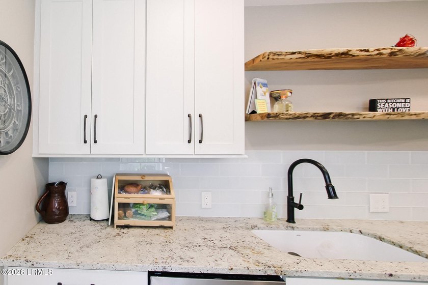 Downtown Beaufort Charm Meets Modern Luxury. Step into a - photo 4