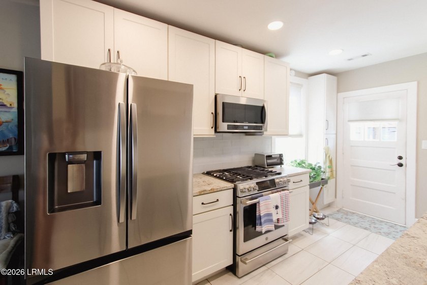Downtown Beaufort Charm Meets Modern Luxury. Step into a - photo 5