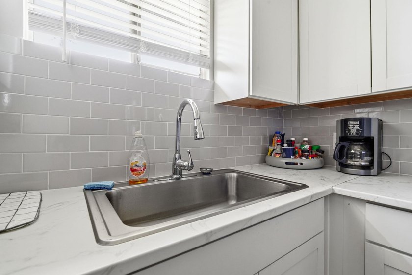 Welcome to 2000 Greens Blvd, Unit 40-C. This beautifully - photo 11