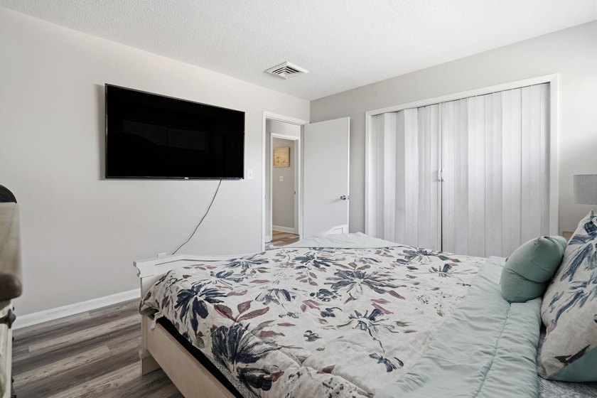 Welcome to 2000 Greens Blvd, Unit 40-C. This beautifully - photo 20