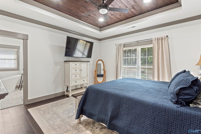Stunning full brick home built in 2021 with 4 beds, 3 baths and - photo 23