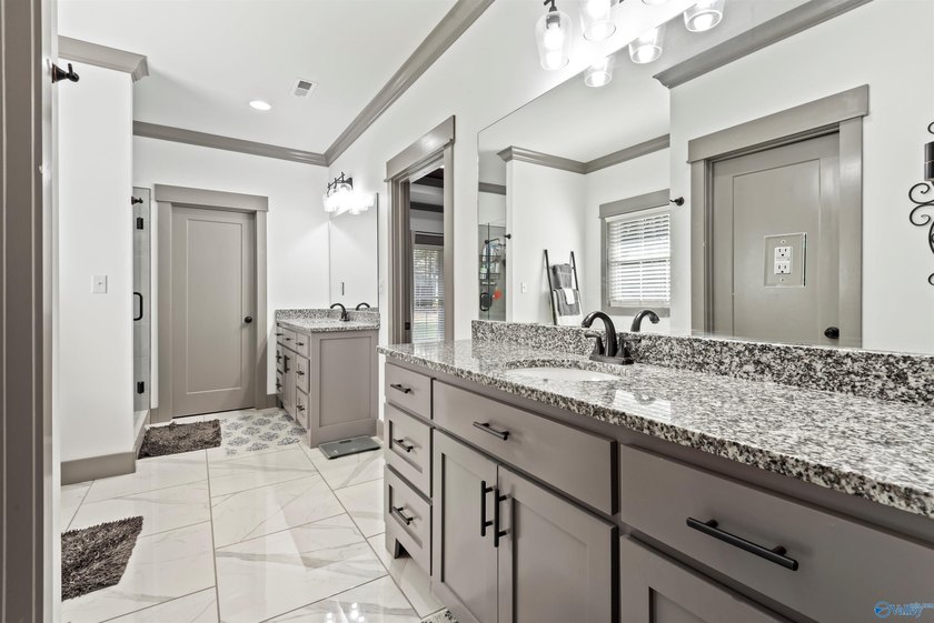 Stunning full brick home built in 2021 with 4 beds, 3 baths and - photo 24