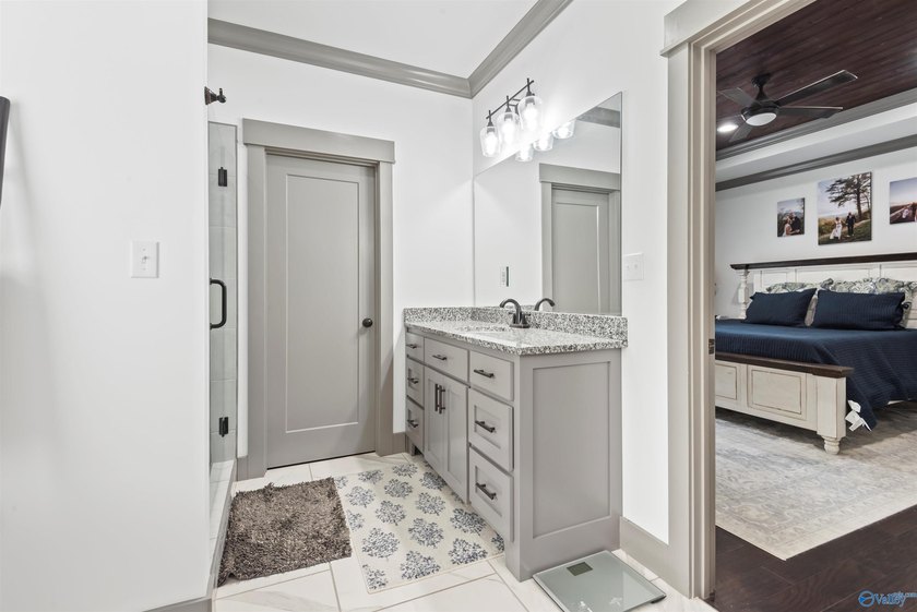 Stunning full brick home built in 2021 with 4 beds, 3 baths and - photo 27