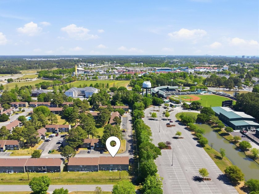 Welcome to 2000 Greens Blvd, Unit 40-C. This beautifully - photo 31
