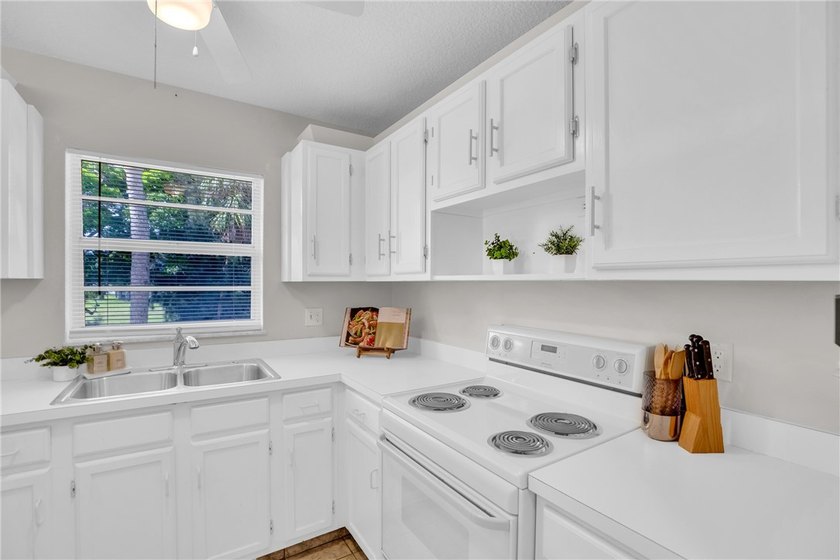 Popular B floor plan end unit in Vista Royale, a vibrant 55+ - photo 2