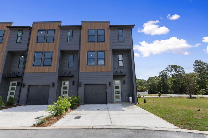 **UNDER CONSTRUCTION - EST COMPLETION OCTOBER 2026** $2,500 - photo 3