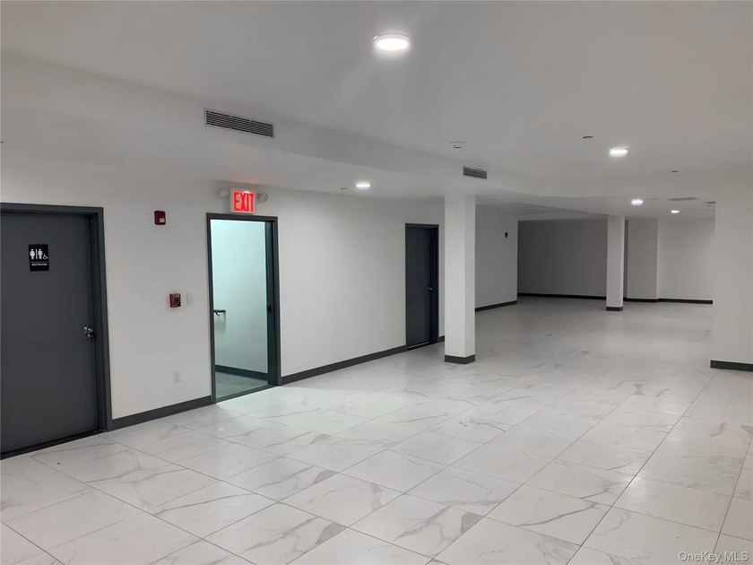 279 Sumpter Street presents an opportunity to acquire a - photo 5